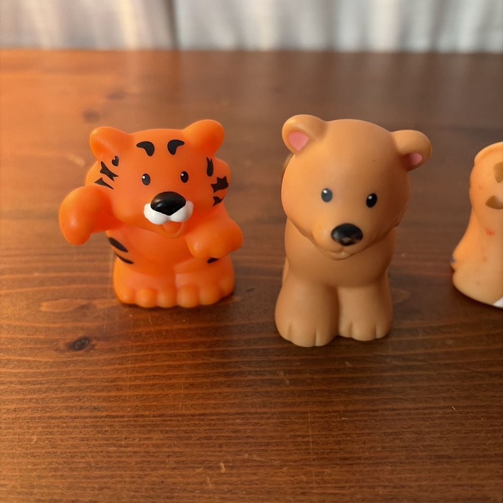 Fisher Price Little People Noahs Ark/ Zoo Bear Elephant Giraffe Tiger Lot of 5 - Picture 2 of 9